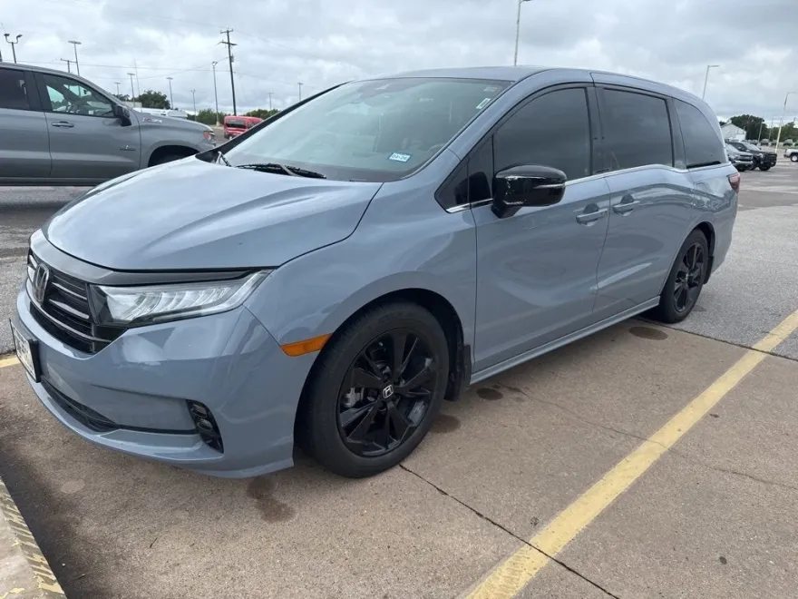2023 Honda Odyssey Sport photo 1