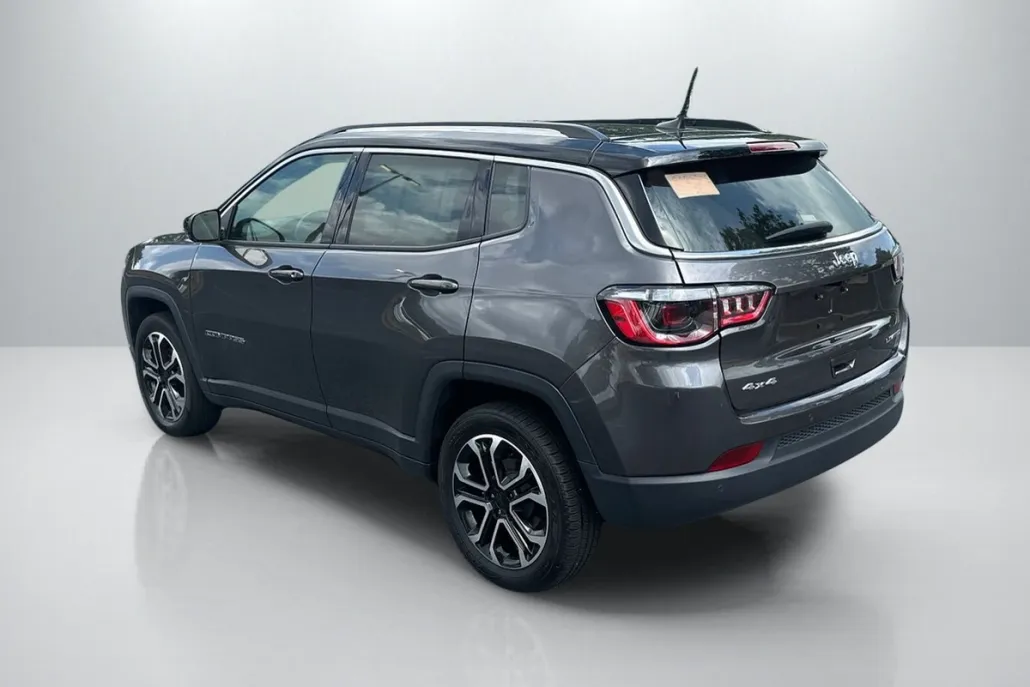 2022 Jeep Compass Limited photo 1
