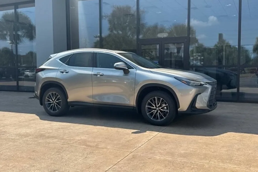 2026 Lexus NX 350h Premium photo 1