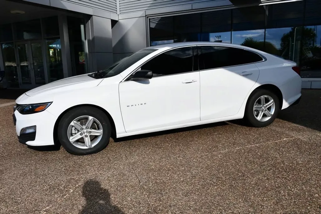 2023 Chevrolet Malibu LS photo 1