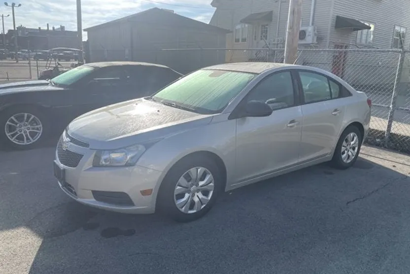 2013 Chevrolet Cruze LS photo 1