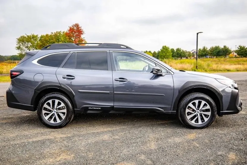 2023 Subaru Outback Premium photo 1