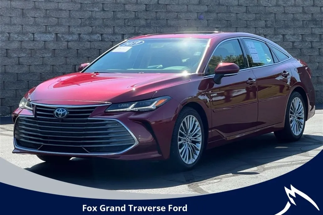 2019 Toyota Avalon Hybrid XLE photo 1