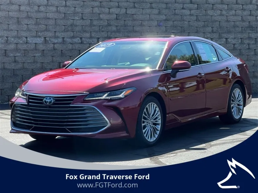 2019 Toyota Avalon Hybrid XLE photo 1