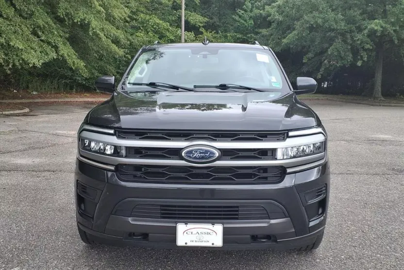 2023 Ford Expedition XLT photo 1