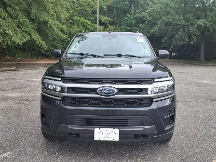 2023 Ford Expedition XLT photo 1