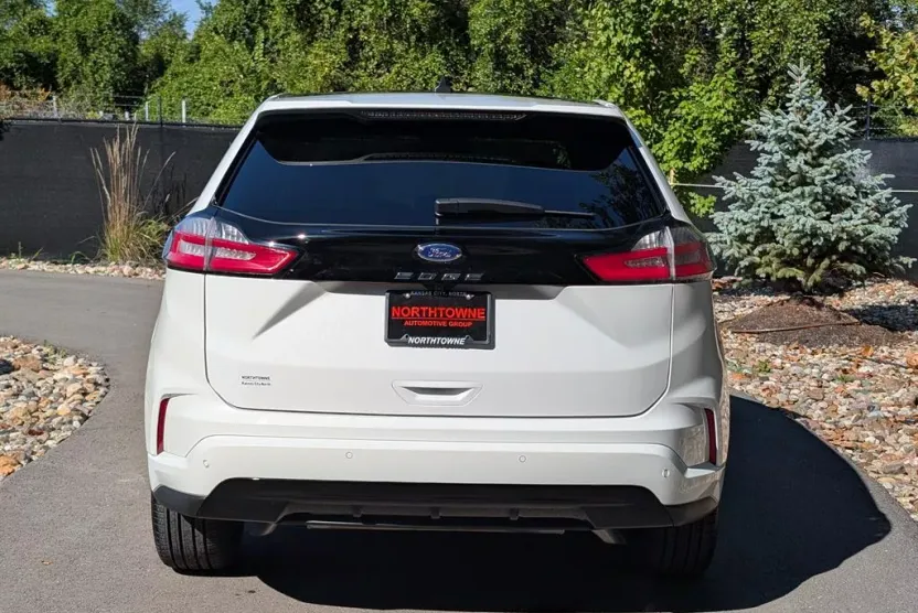 2024 Ford Edge ST-Line photo 1