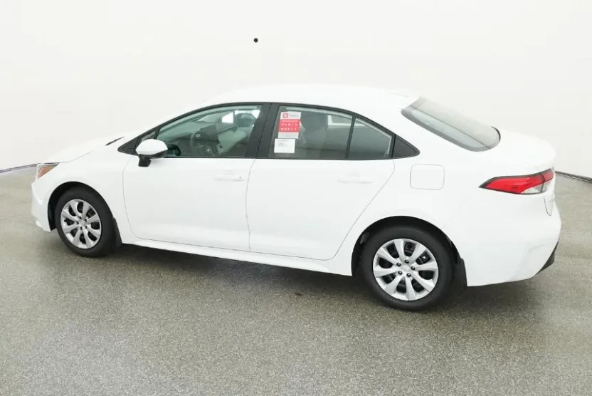 2025 Toyota Corolla LE photo 1