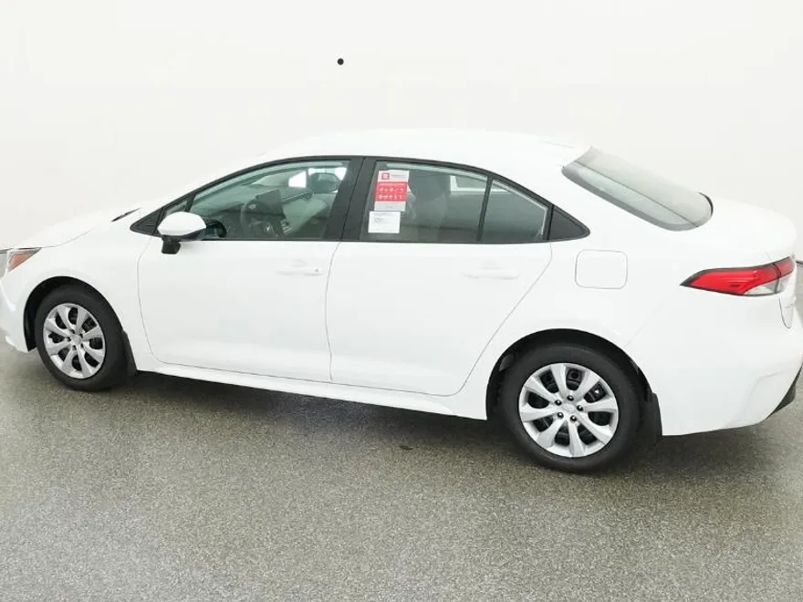 2025 Toyota Corolla LE photo 1