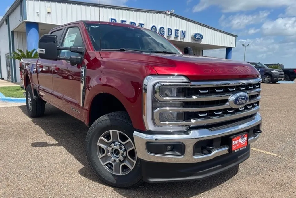 2025 Ford F-250 Lariat photo 1