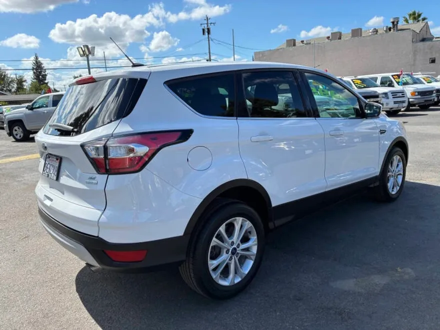 2017 Ford Escape SE photo 1