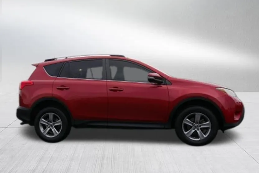 2015 Toyota RAV4 XLE photo 1
