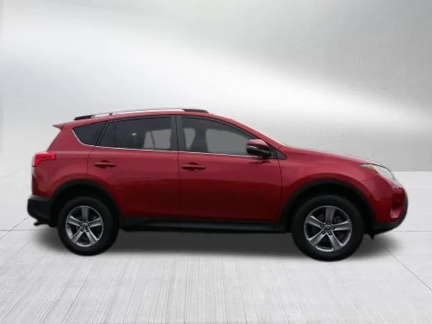 2015 Toyota RAV4 XLE photo 1