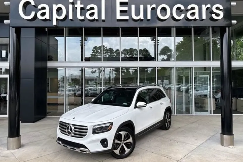2024 Mercedes Benz GLB 250 photo 1