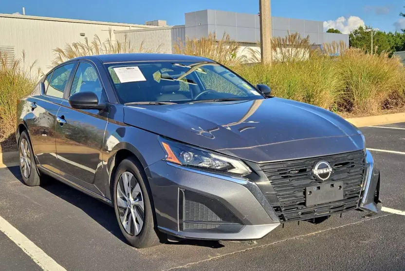 2024 Nissan Altima S photo 1