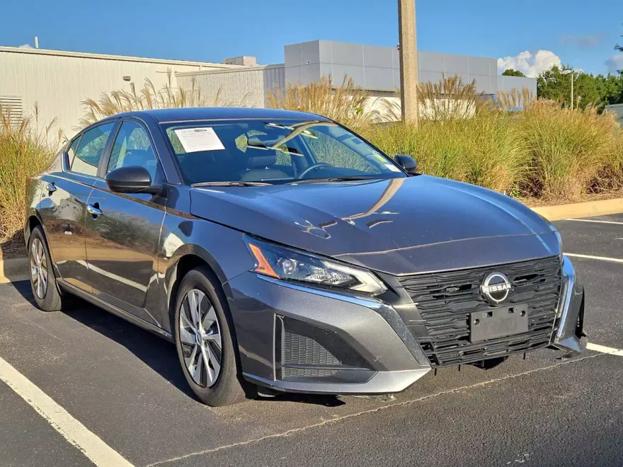 2024 Nissan Altima S photo 1