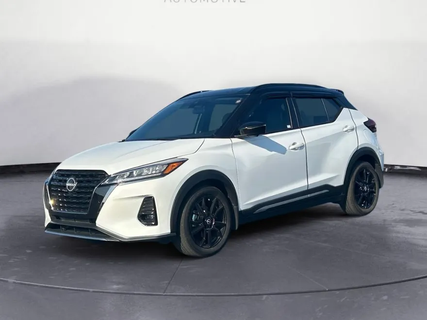 2022 Nissan Kicks SR photo 1