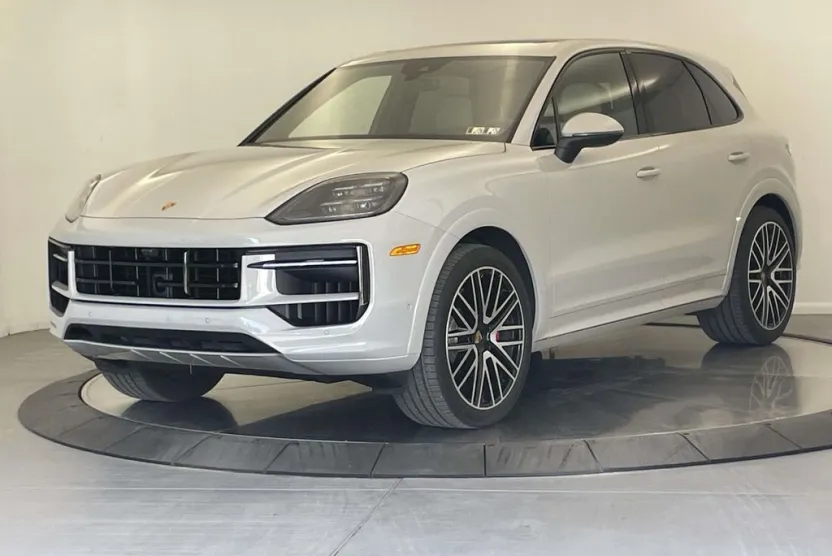 2024 Porsche Cayenne S photo 1
