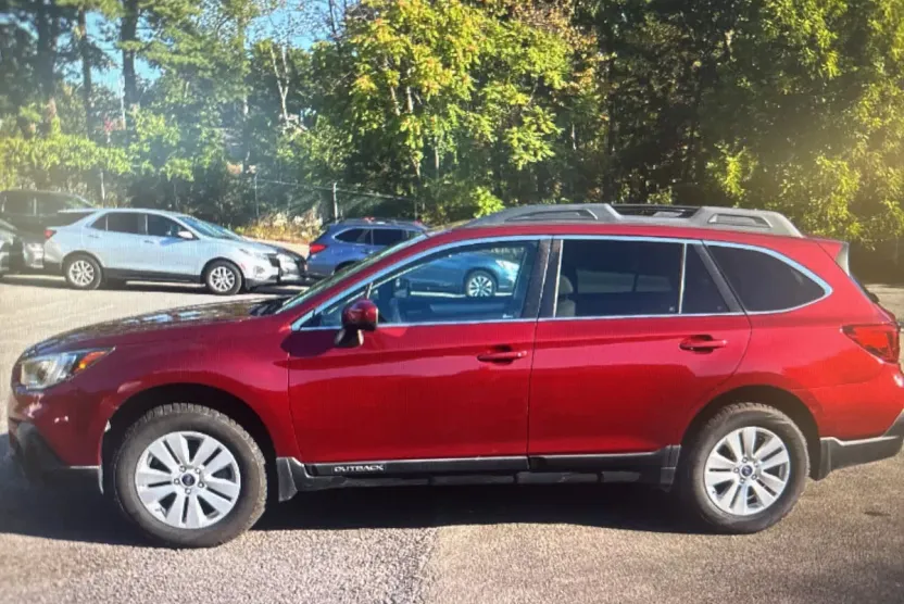 2019 Subaru Outback Premium photo 1