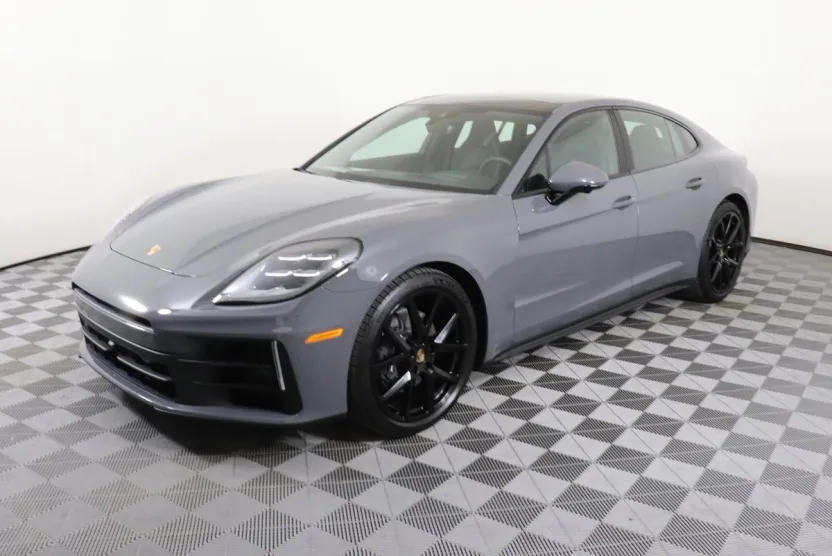 2025 Porsche Panamera photo 1