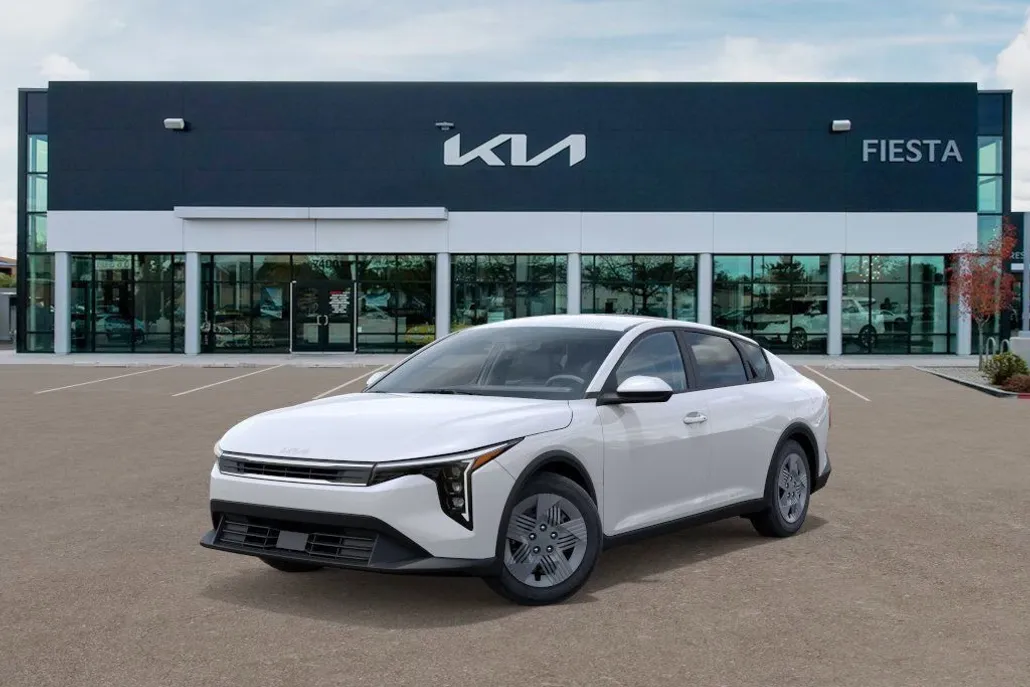 2025 Kia K4 LX photo 1