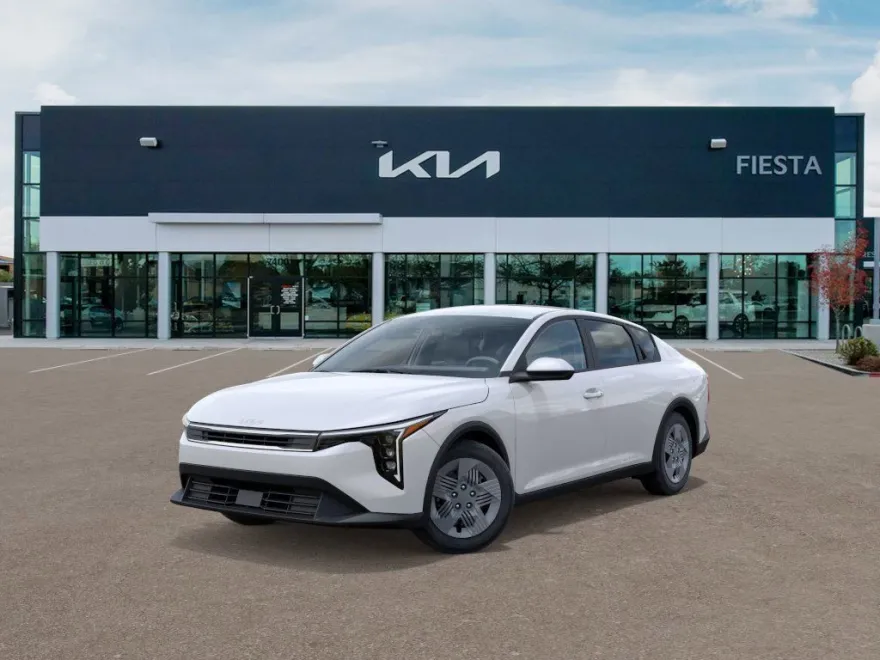 2025 Kia K4 LX photo 1