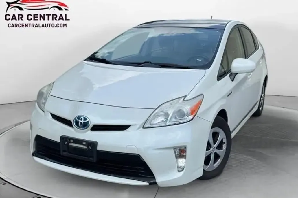 2013 Toyota Prius One photo 1