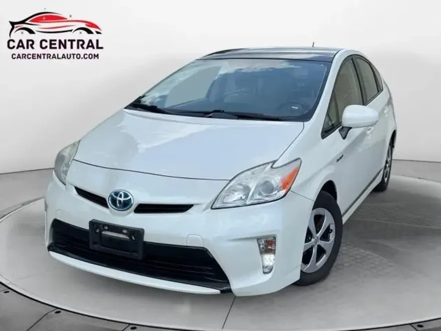 2013 Toyota Prius One photo 1