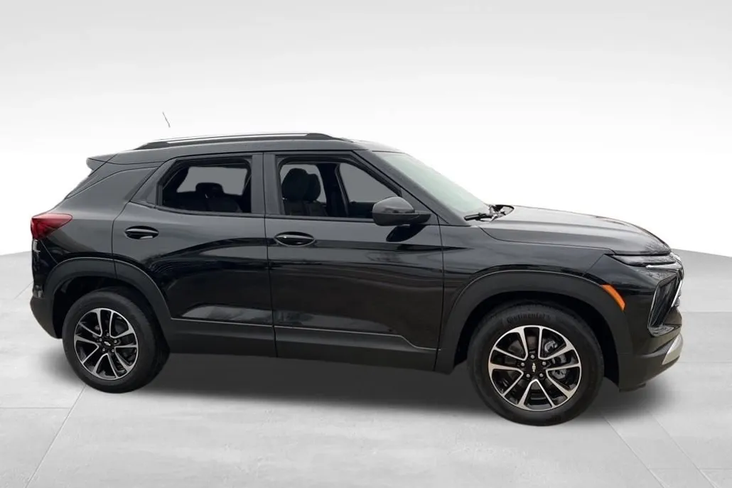 2025 Chevrolet Trailblazer LT photo 1