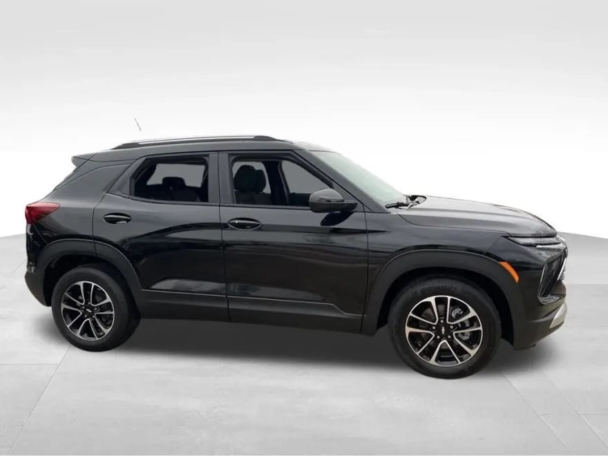 2025 Chevrolet Trailblazer LT photo 1