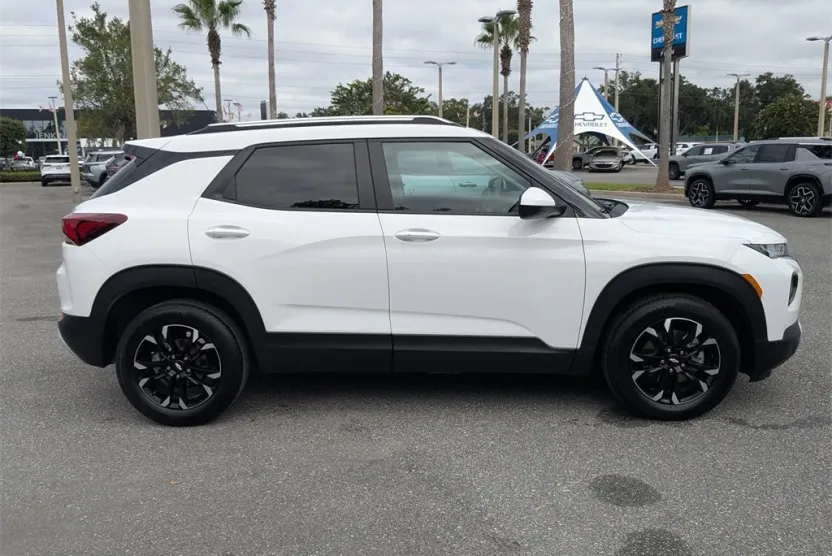 2023 Chevrolet Trailblazer LT photo 1