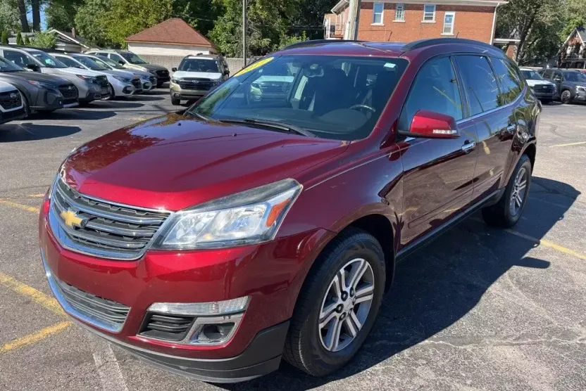 2017 Chevrolet Traverse 2LT photo 1