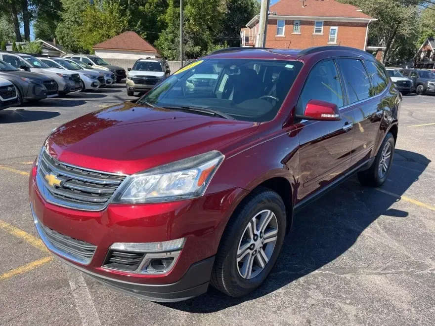 2017 Chevrolet Traverse 2LT photo 1