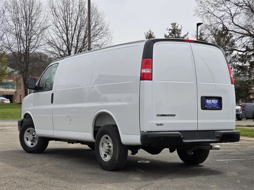 2025 Chevrolet Express Cargo Van photo 1