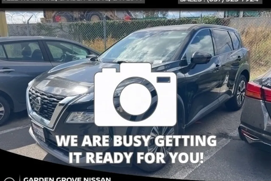 2021 Nissan Rogue SV photo 1