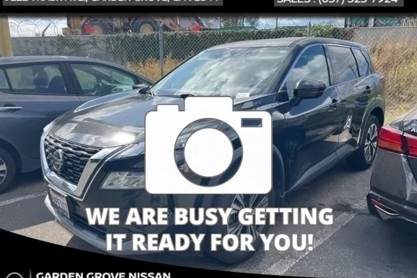 2021 Nissan Rogue SV photo 1