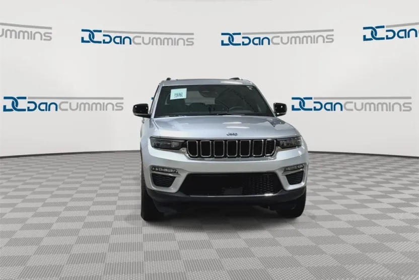 2025 Jeep Cherokee 4xe photo 1