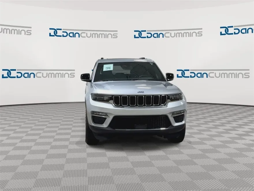 2025 Jeep Cherokee 4xe photo 1