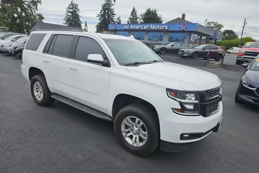 2019 Chevrolet Tahoe LT photo 1
