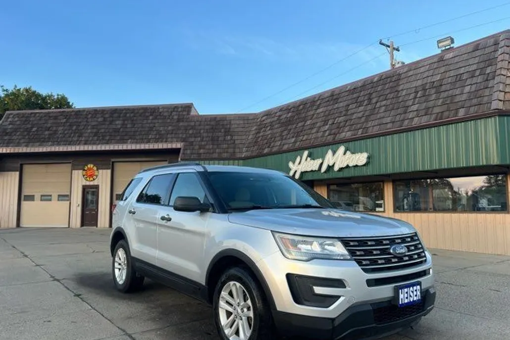 2017 Ford Explorer Base photo 1