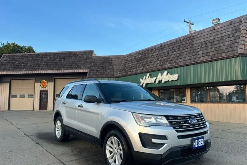 2017 Ford Explorer Base photo 1