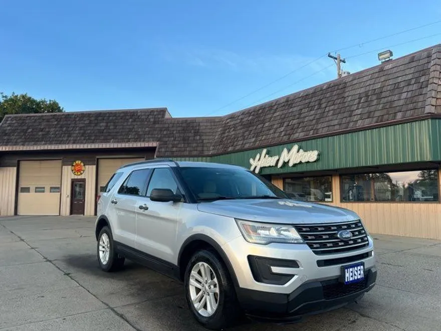 2017 Ford Explorer Base photo 1