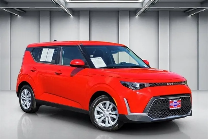 2023 Kia Soul LX photo 1