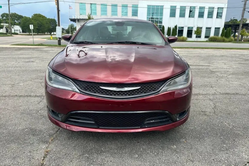 2015 Chrysler 200 S photo 1