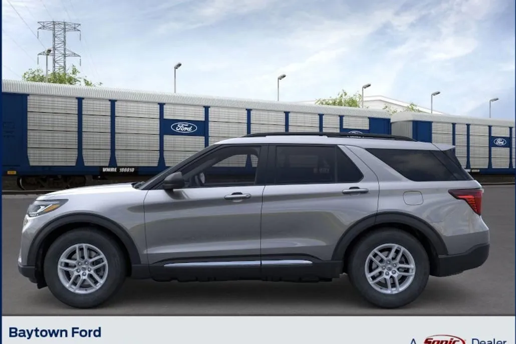 2025 Ford Explorer photo 1