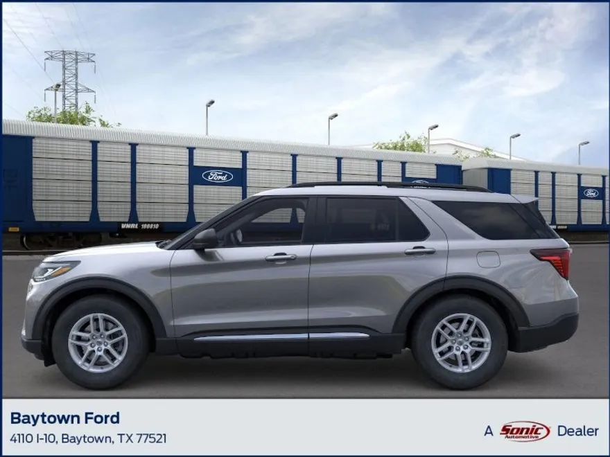 2025 Ford Explorer photo 1