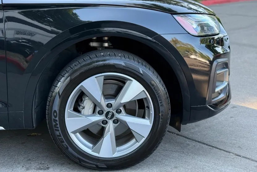 2022 Audi Q5 40 Premium Plus photo 1