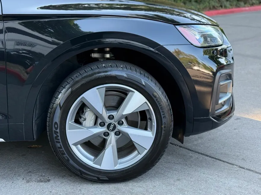 2022 Audi Q5 40 Premium Plus photo 1