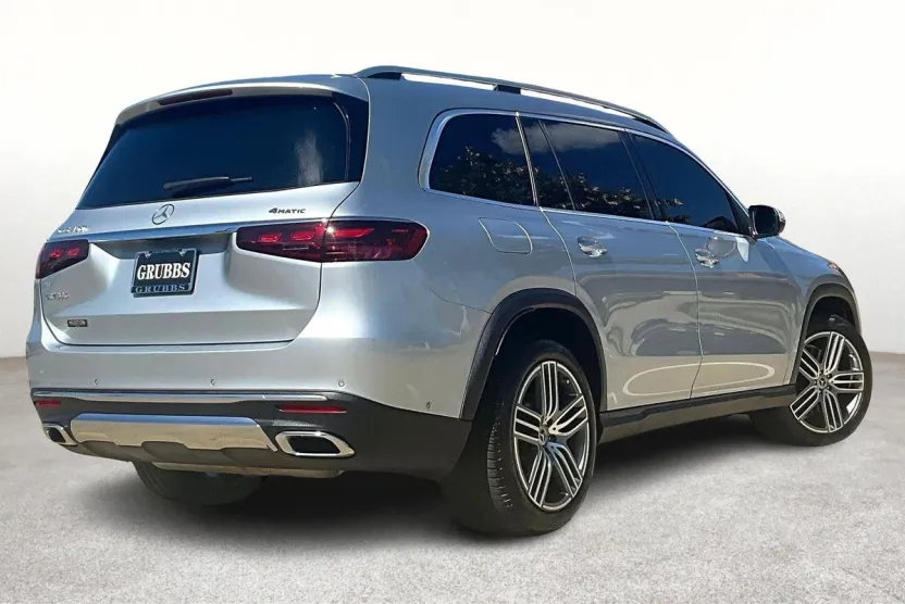 2024 Mercedes Benz GLS 450 4MATIC photo 1