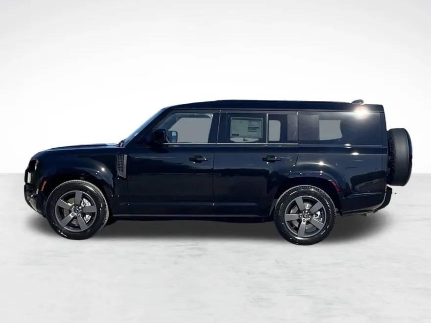 2025 Land Rover Defender 130 X-Dynamic SE photo 1